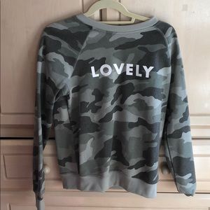 Camouflage sweatshirt with lovely